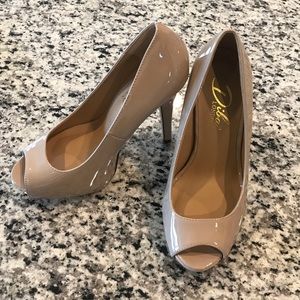 Patent open toe platform pumps